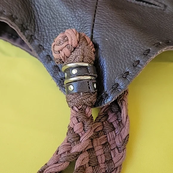 The Sak lady's bucket-style shoulder bag - Picture 11 of 12